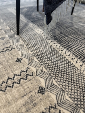 WEŁNIANY DYWAN AGNELLA REGIUS TAPA BEŻ V&A (BINDING)